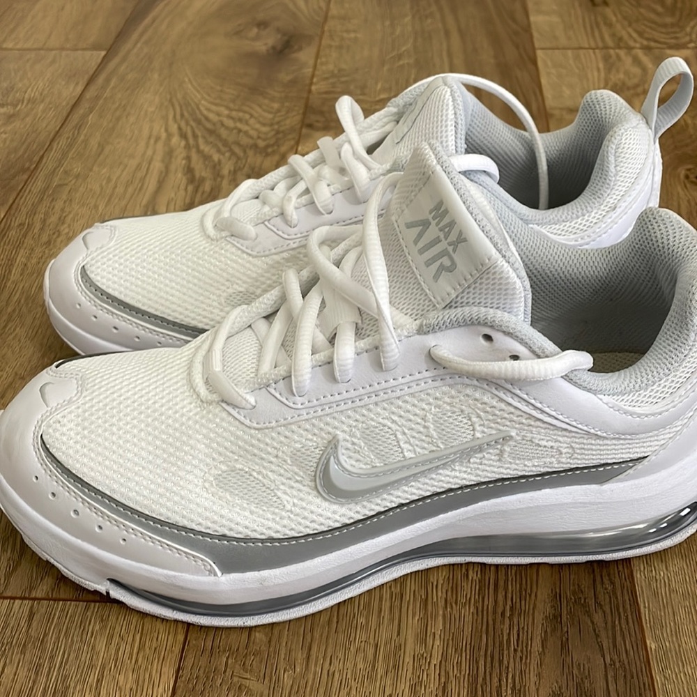 Women’s Nike air max